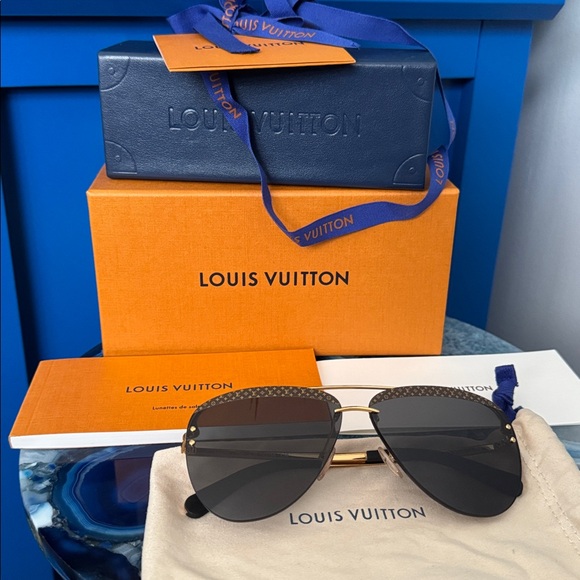 Louis Vuitton Attitude Pilote Sunglasses - Picture 11 of 13